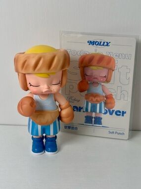 Molly Card Lovers Series - Soft Punch Figure